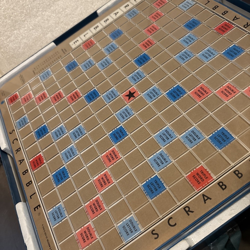 EUC Scrabble Turntable Game, 1977 Deluxe Edition, Selchow & Righter (S&R), USA